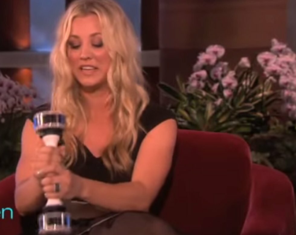 I thought it would be good for practice - Kaley Cuoco købte en Shake Weight