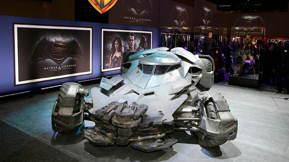 Den nye Batmobil fra Batman vs Superman på udstilling