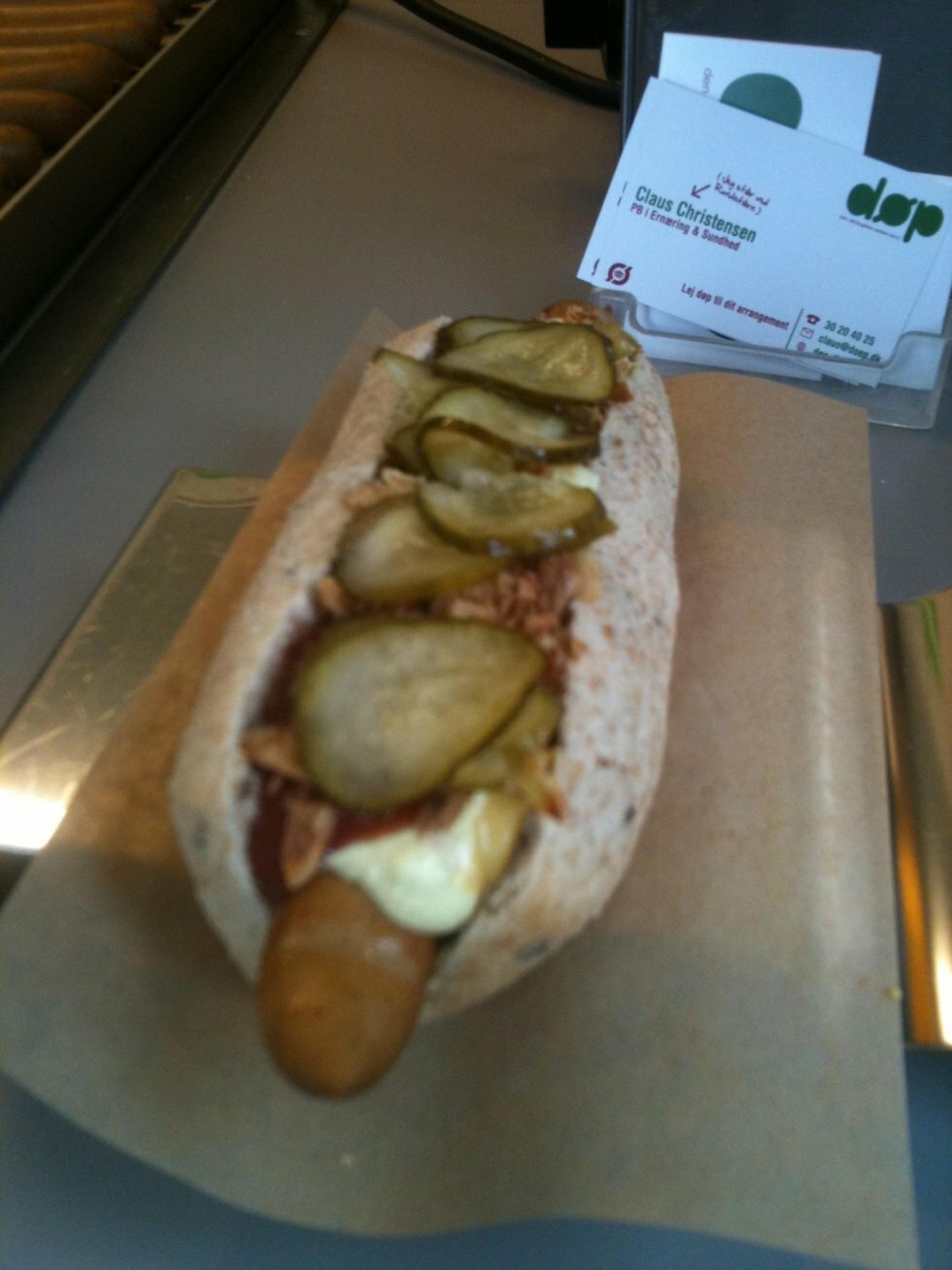 Den klassiske, ristede hotdog som Deres Udsendte foretrækker den! - Københavns bedste hotdogs