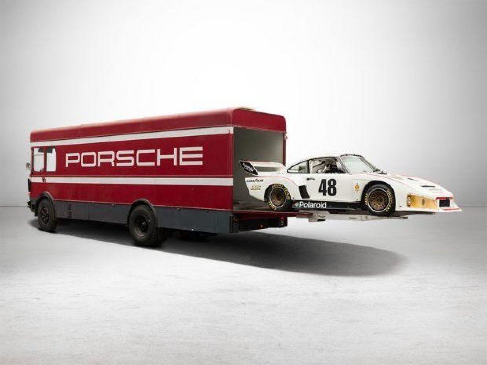Køb en 1977 Porsche 930 Turbo og få en transportbil med i købet