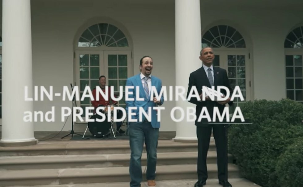 Obama hjælper rapper i freestyle foran Det Hvide Hus 