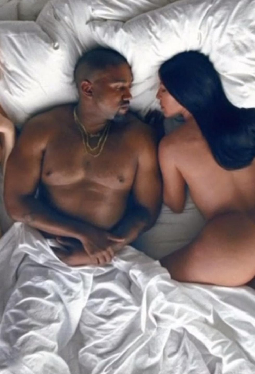 Kanye Wests nye musikvideo provokerer med nøgen kendisser