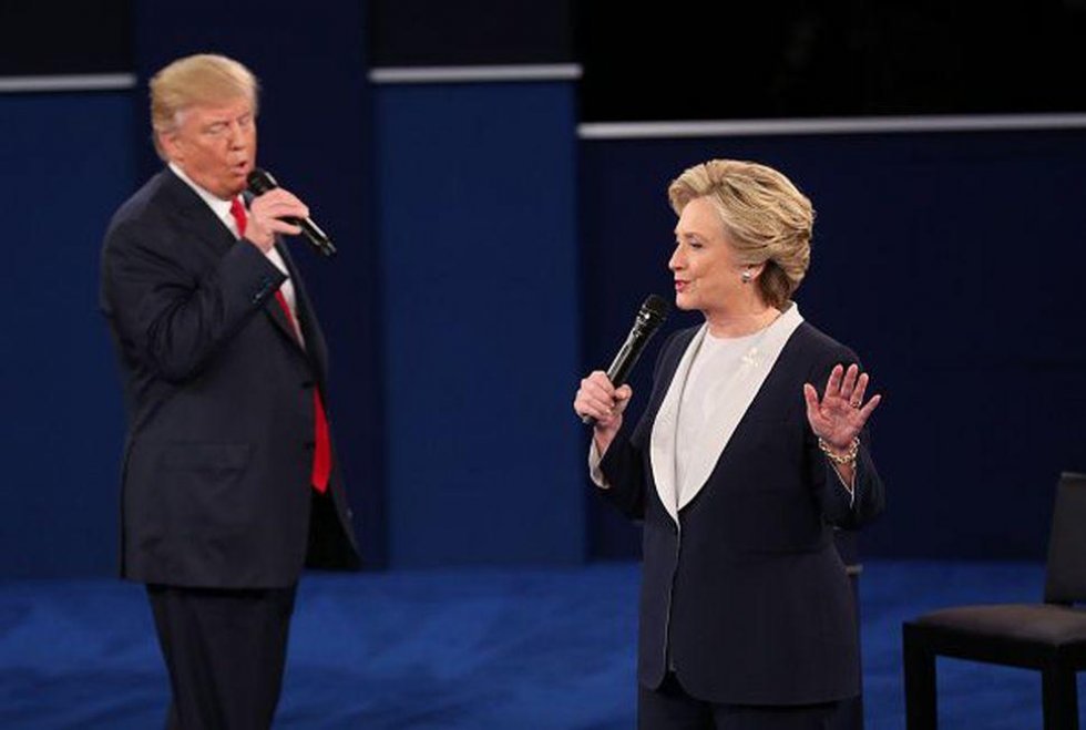 Supercut af Trump og Clintons gustne lyde under debatrunden [Video]