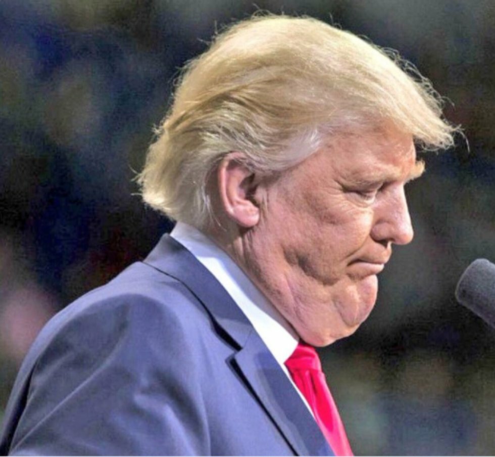 Trumps uheldige dobbelthage er offer for ret gode photoshoppede billeder 