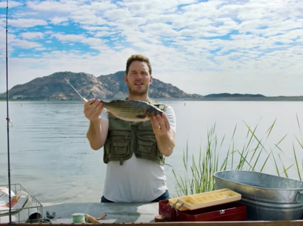Chris Pratt viser, hvordan man renser og fileterer en fisk [Video]