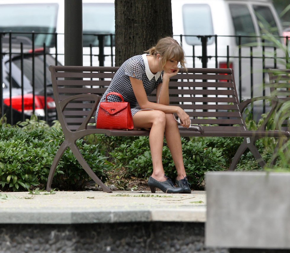 Billede af trist Taylor Swift får genial photoshop-makeover