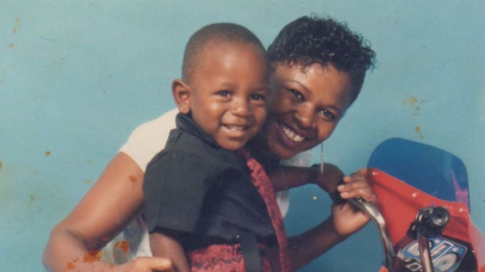 Kendrick Lamars mor har givet en genial anmeldelse af sin søns nye album over en sms