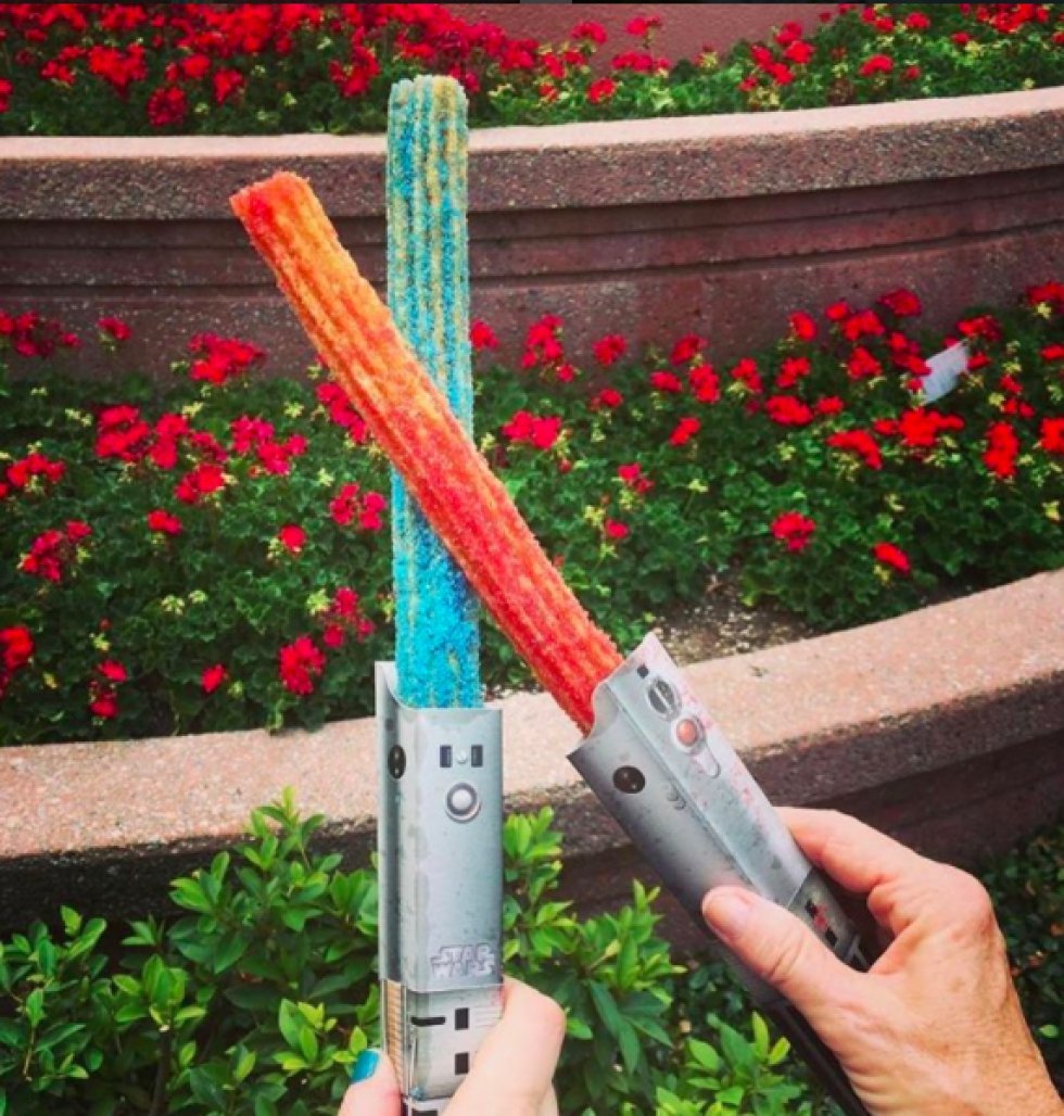 Nu kan ægte Star Wars fans mæske sig i churros, der ligner lyssværd i Disney Land 