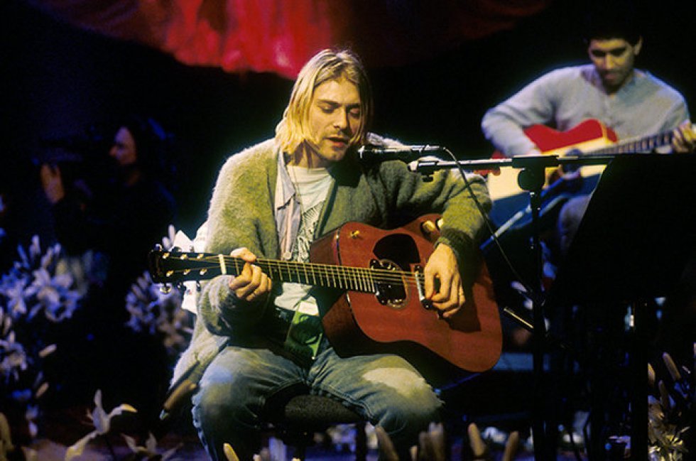 Auktion: Kurt Cobains guitar og cardigan er til salg