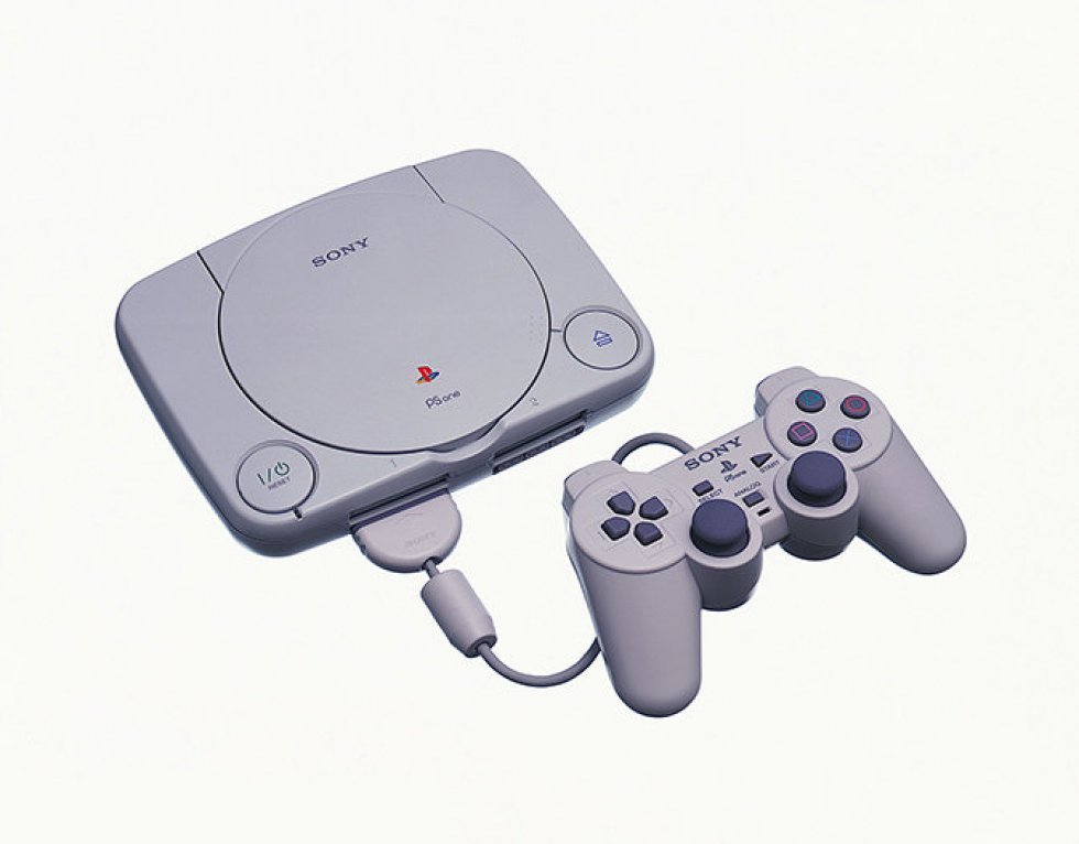 PS one (SCPH-100) - PlayStation fylder 25 år: Her er 25 højdepunkter