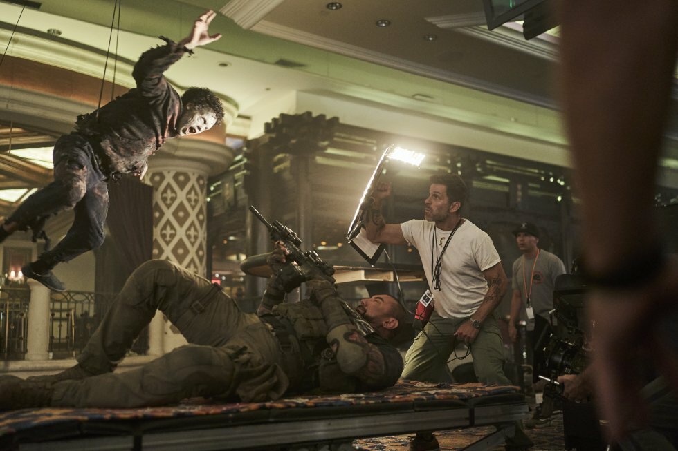 CLAY ENOS/NETFLIX - Zack Snyder-interview: "Vi har eksperimenteret med 3700 liter teaterblod til Army of the Dead"