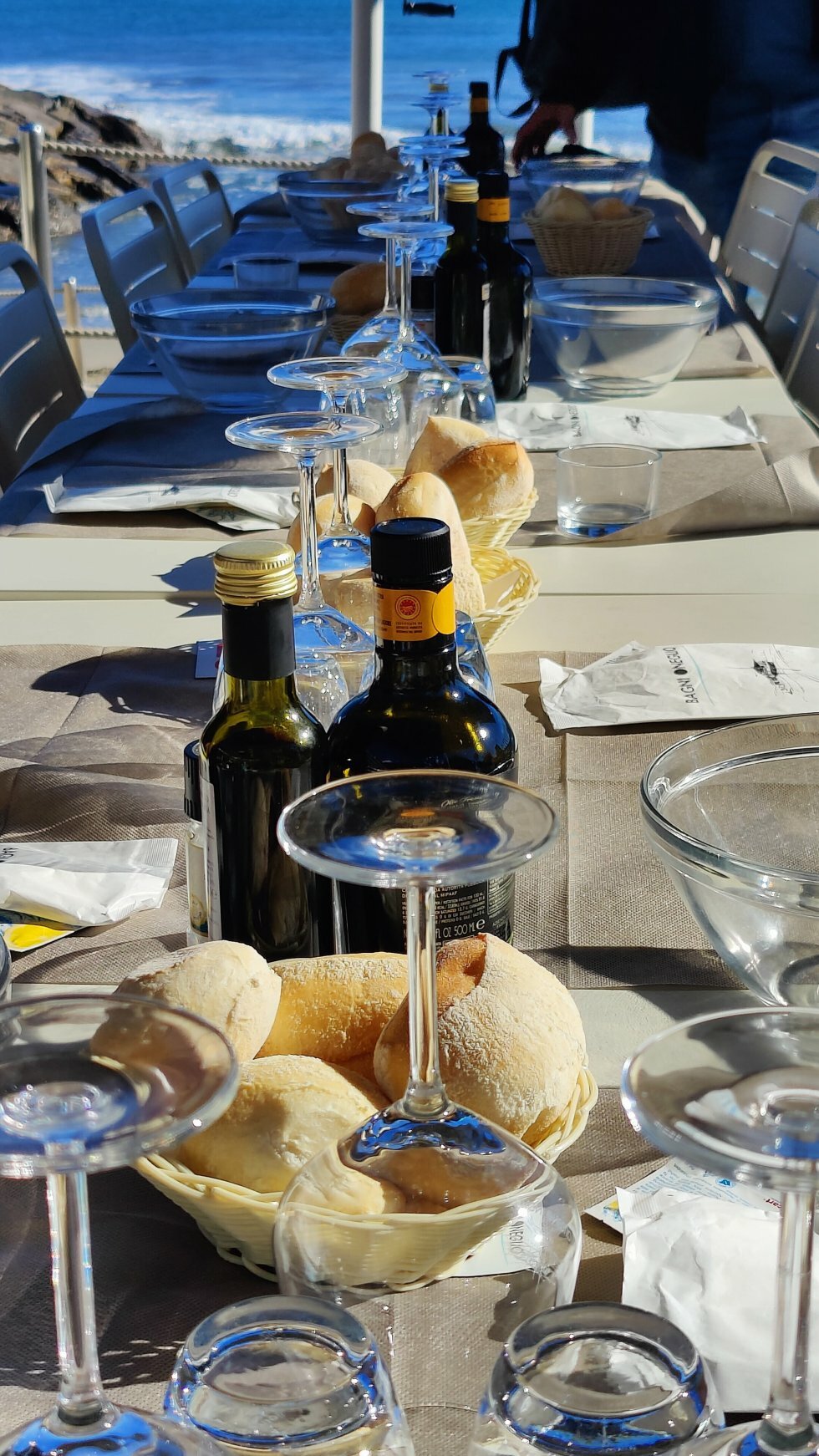 Strand-frokost hos Bagni Oneglio. - Rejsereportage: Ligurien - hjertet af Italiens olivenolie-region