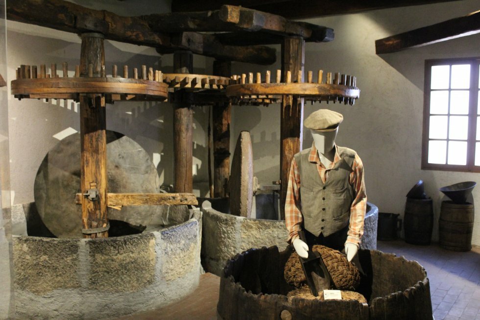 Gammelt håndværk på museet. - Rejsereportage: Ligurien - hjertet af Italiens olivenolie-region