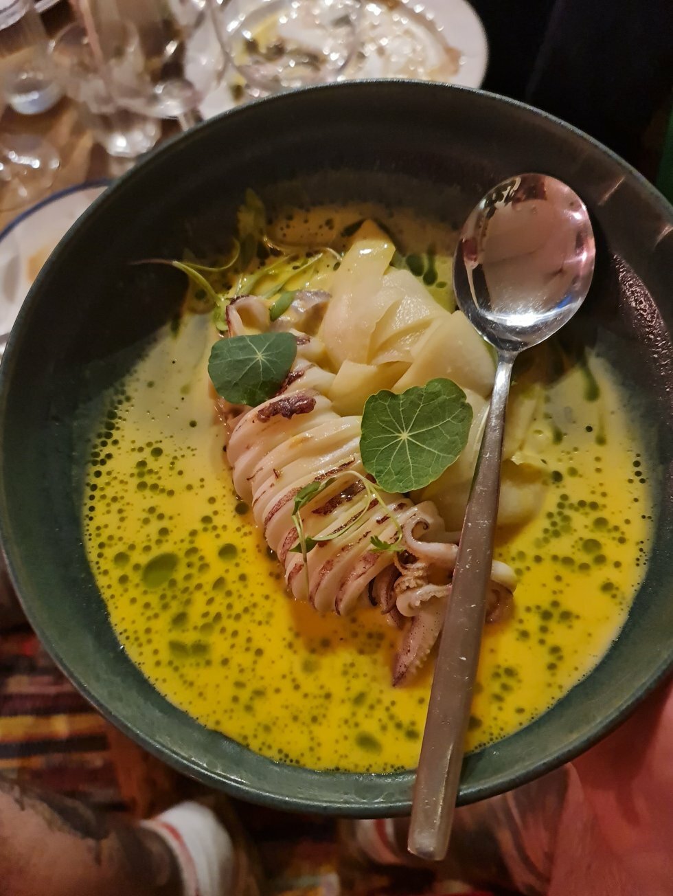 Fantastisk blæksprutte-servering hos Genuino.  - Rejse-reportage: Vineventyr i Portugals Vinho Verde-region