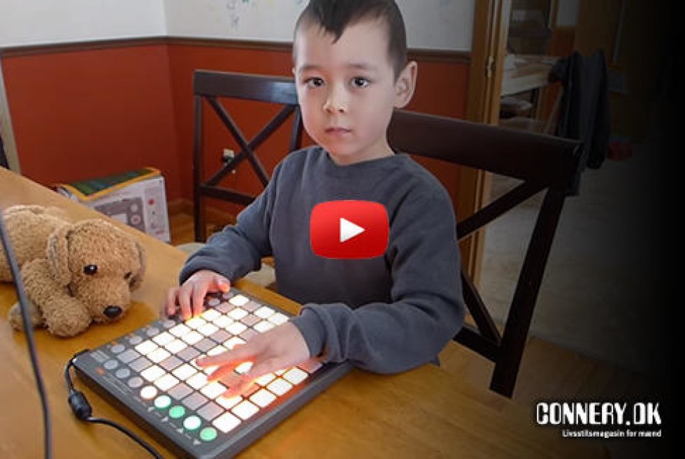 Ezra 5 år - 5-årig dreng laver vildt 39-sangs mashup!