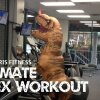 Ultimate T-Rex Workout (Jurassic World Inflatable Costume Ft. Cassie Faris Fitness/Kassie K.) - Tjek den her fitnesspige der klæder sig ud som en T-rex for at pumpe arme.