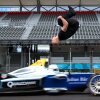 Leap Of Faith: Damien Walters Backflip Over Speeding Formula E Car - Stuntmanden Damien Walters forsøger et 'leap of faith' over en Formel E racer i fuld fart