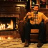 Nick Offerman's 'Yule Log' - Se Nick Offerman sidde og drikke whisky i 45 minutter