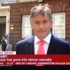 BBC Reporter Simon McCoy on Royal Baby wait (Awesome!) - Fantastisk nyhedsvært er ærlig omkring den manglende nyhedsværdi i sit indslag