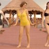 Evolution of the Bikini with Amanda Cerny - Playboy-model præsenterer: Bikiniens udvikling gennem historien