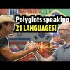 unique encounter between 2 polyglots in 21 languages - To mænd har en imponerende samtale på intet mindre end 21 sprog