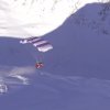 Sådan flyver man en snescooter ud over kanten af et bjerg!