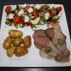 Kalveculotte med smørstegte kartofler og grøn salat