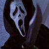 9) Ghostface Ses i filmen..?  Scream(1996) Hvorfor..?   Utrolig klam maske- og kappeklædt knivmorder, som formår at skræmme livet af alt og alle, når han laver telefonfis og efterfølgende springer frem fra skjul med sin dolk. Masken har fået kultstatus siden 90'erne og kan stadig få de fleste til at skide i bukserne. - De ondeste bad-guys