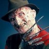8) Freddy Krueger Ses i filmen..?  A Nightmare on Elm Street(1984) Hvorfor..?  Manden med den stribede sweater, afbrændt hud og et grumt smil der fik os alle til at udskyde søvnen, i frygt for at han slagtede os med sine knivfingre i vores drømme.  - De ondeste bad-guys