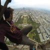 James Kingston bestiger Eiffeltårnet uden sikkerhedsudstyr