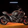 Diesel og Ducati går sammen om motorcykeldesign, der ligner en poleret Mad Max kværn