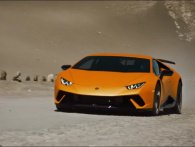 Se Lamborghini Huracan Performante i aktion