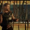 Chris Hemsworth fremviser eksklusivt klip fra Thor Ragnarok på Kimmel-show