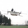 Et tysk brødrepar har bygget et flyvende badekar til at hente sandwiches i
