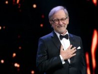 Steven Spielberg vil prøve kræfter med DC Comics og karakteren 'Blackhawk'