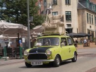 Til salg: Replika Mr. Bean-mobil på danske plader