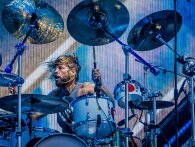In Your Honor: Foo Fighters' Taylor Hawkins synger Cold Day in the Sun på Wembley