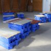 Gamle fiskekasser genbrugt til møbler i Sportsfisker-centeret.  - Rejsereportage: Turen går til Hvide Sande