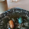 Fyldte chokolader fra Friis-Holm og La Cabra-kaffe. - Restaurant-anmeldelse: Restaurant Domæne