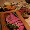 Striploin med frisk salat og sauce Bearnaise.  - Restaurant-anmeldelse: Restaurant NOI