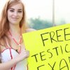 Movember: Rødhåret kvinde tilbyder gratis testikelundersøgelse på gaden