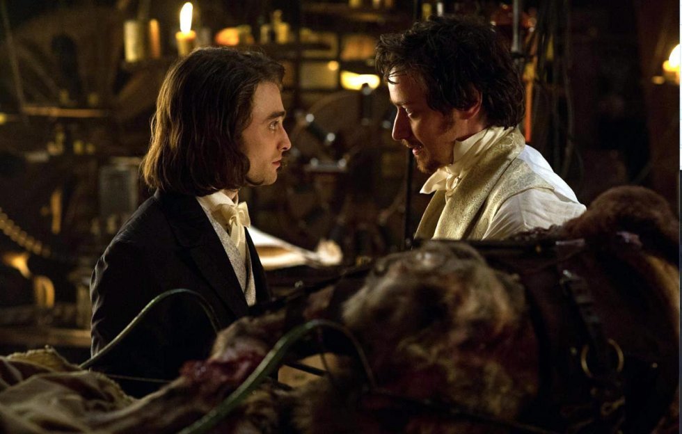 Se Daniel Radcliffe og James McAvoy i traileren for Victor Frankenstein