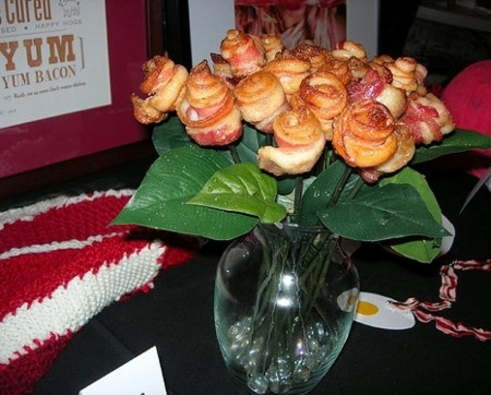 ingen blomster - med mindre de er lavet af bacon - Glædelig Steak & Blowjob-dag
