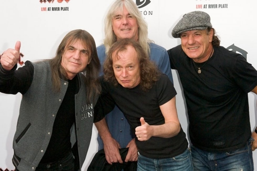 Gruppens medlemmer under Black Ice Tour - AC/DC - Live at River Plate [Anmeldelse]