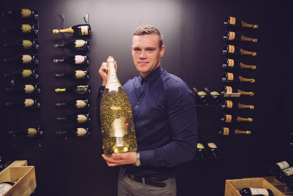 Xander med "guld-champagnen" | Fotograf: Casper Dufour - Xander Aabye [Ugens Profil]