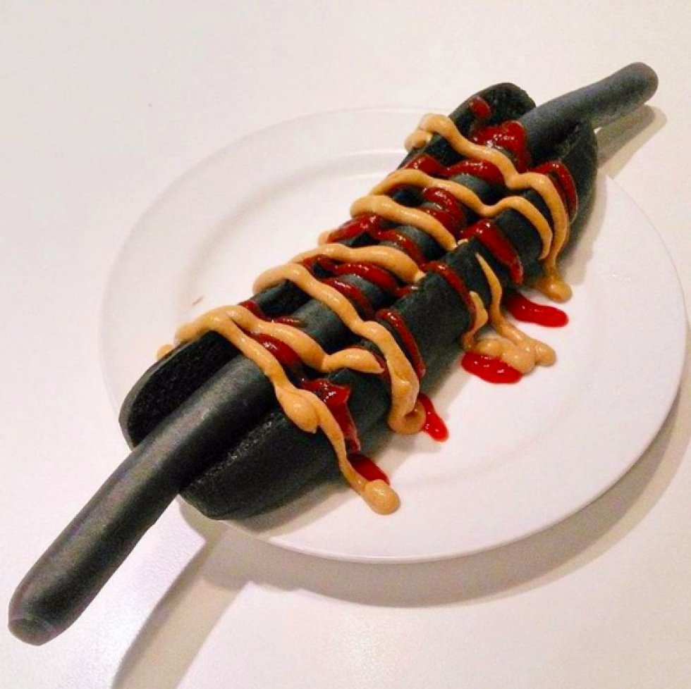 Ikea i Japan lancerer kulsort hotdog