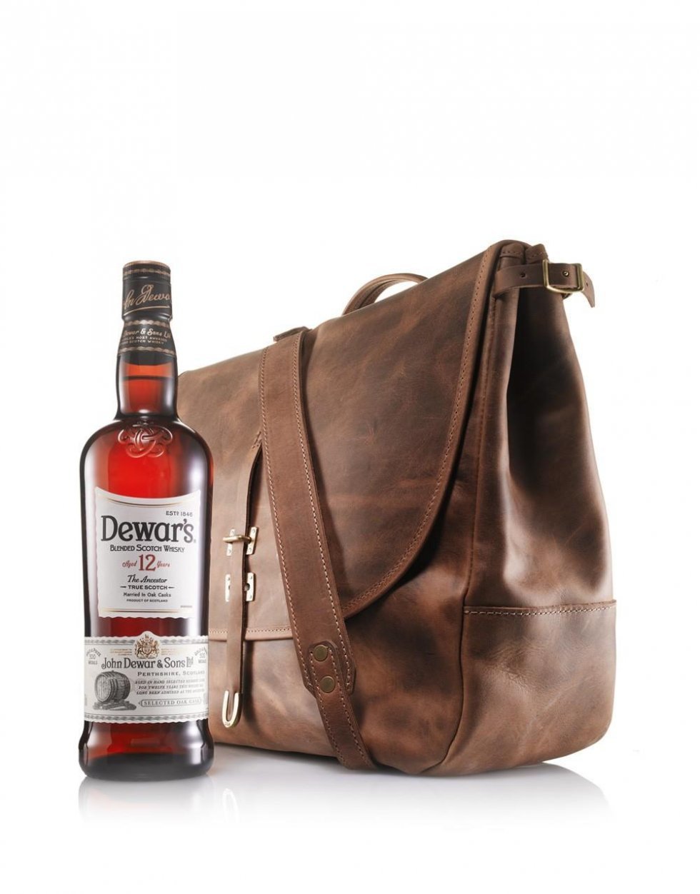 Lædertaske med hemmeligt rum til en flaske whisky