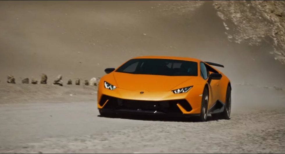 Se Lamborghini Huracan Performante i aktion
