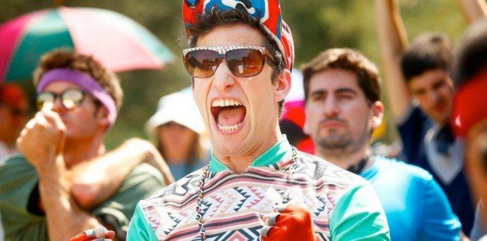 Andy Samberg tager pis på cykelsporten i første trailer til Tour de Pharmacy