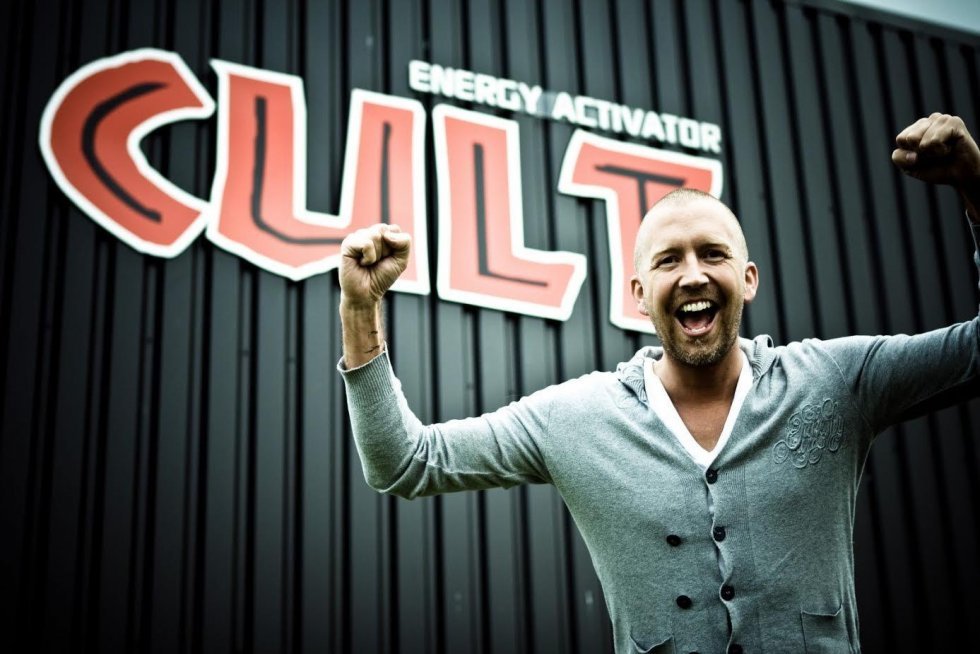 Den nye kampagne-plakat, der er for fræk til fremvisning - CULT får endnu en reklamekampagne afvist - den er for fræk for danskerne, lyder meldingen